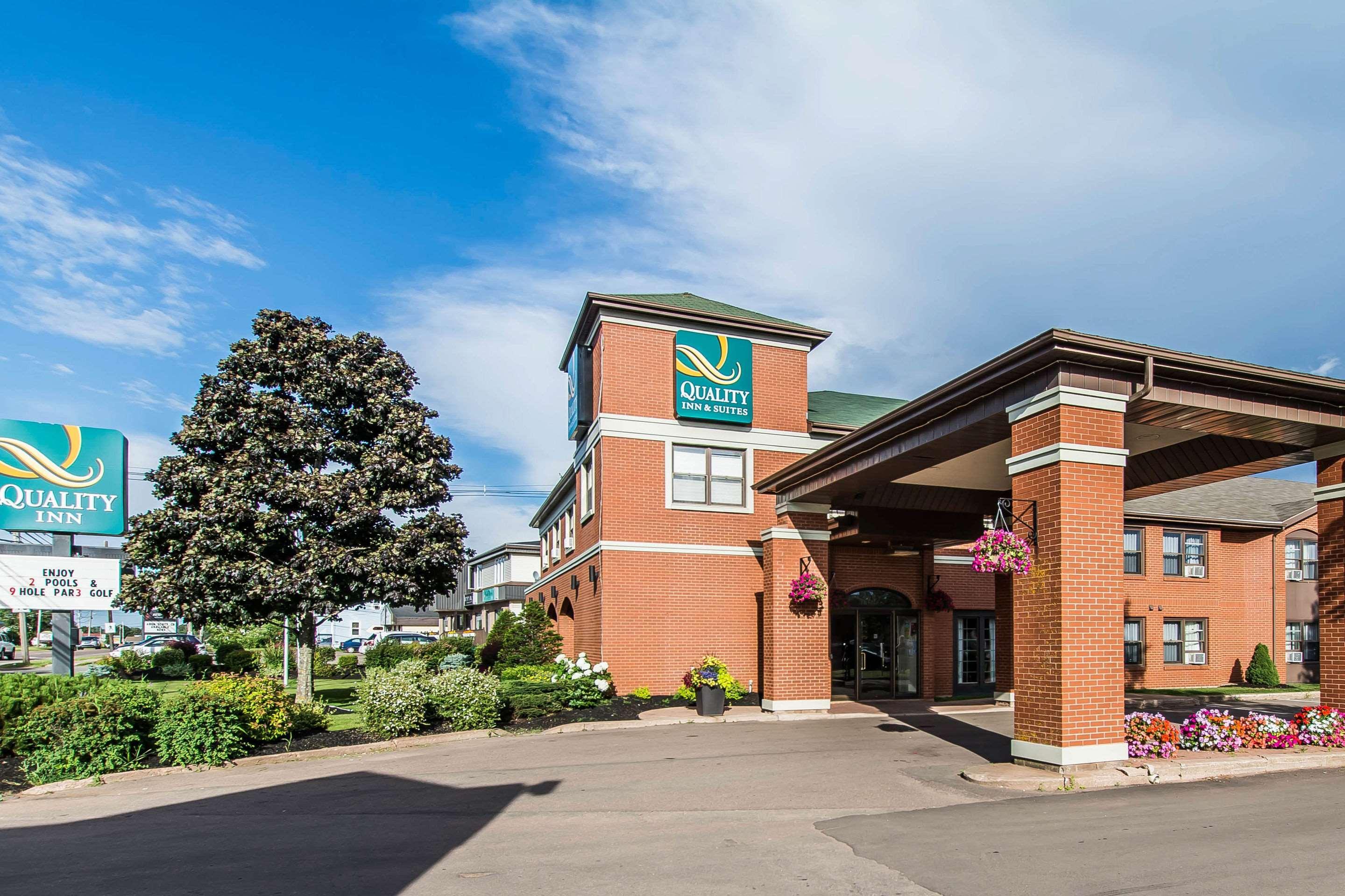 Quality Inn & Suites Garden Of The Gulf Summerside Exterior photo
